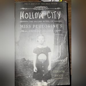 3/18$ Miss Peregrine's Home For Peculiar Children Hollow City by Ransom Riggs